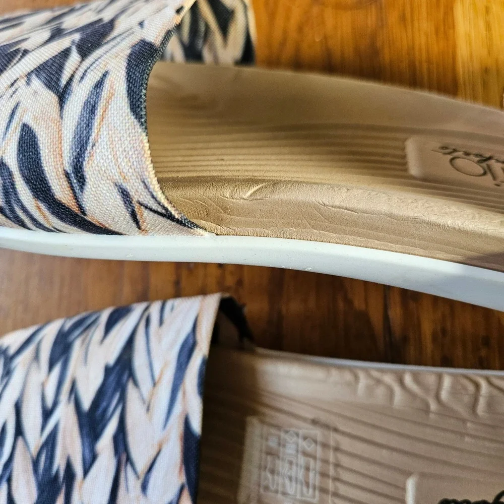 Beira Rio Conforto Womens Slides Sandals Size 7 US Tan White Black Slip On